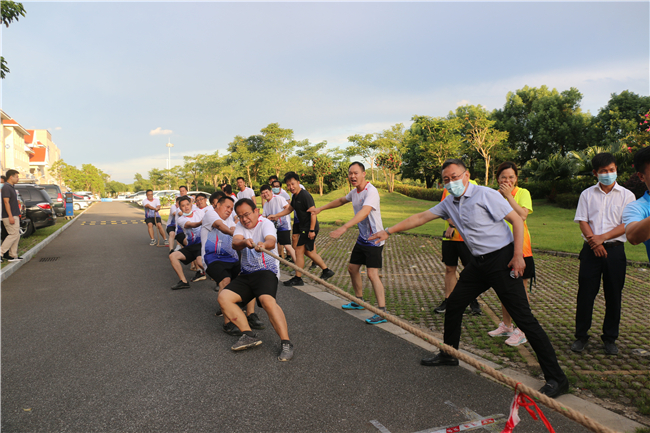 2022年8月，中馬合資公司組織員工參加中馬控股成立五周年運動會--拔河比賽